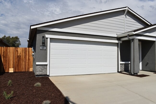 Photo - 685 Marshall Ln