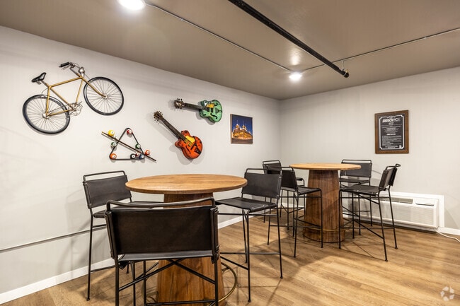 Billards Room - Flats on Havens