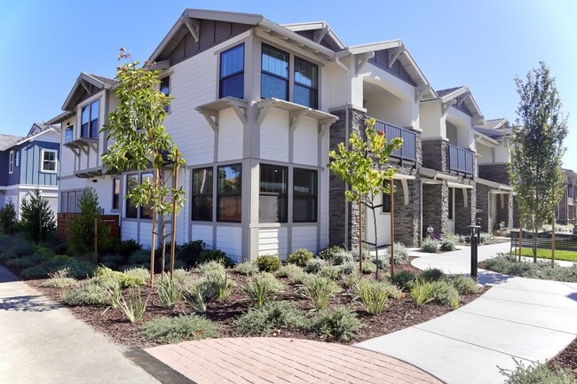 Building Photo - Gorgeous Townhome in Fremont's Niles Neigh...