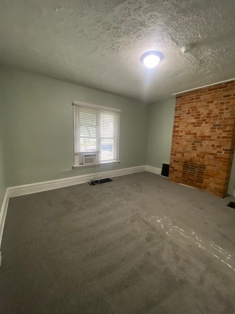 Photo - 598 Gilbert St