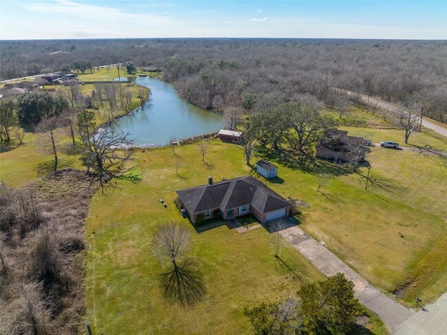 Photo - 140 Lakewood Dr