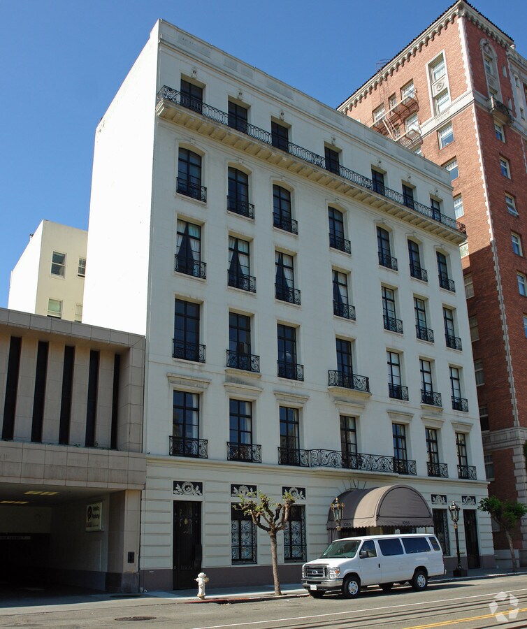 Photo - 1055 California St Apartments