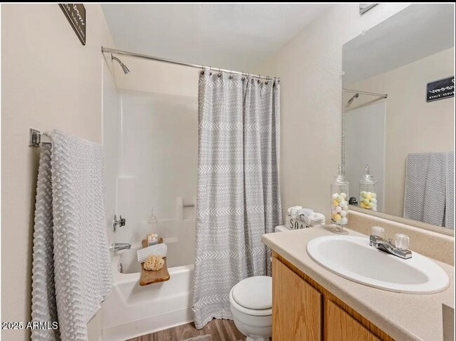 Photo - 5750 N 59th Ave Unidad 1B