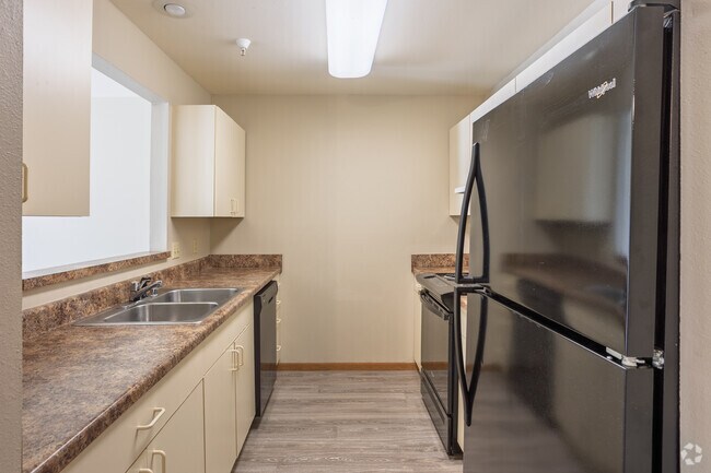 2BR, 1BA - 925SF - Kitchen