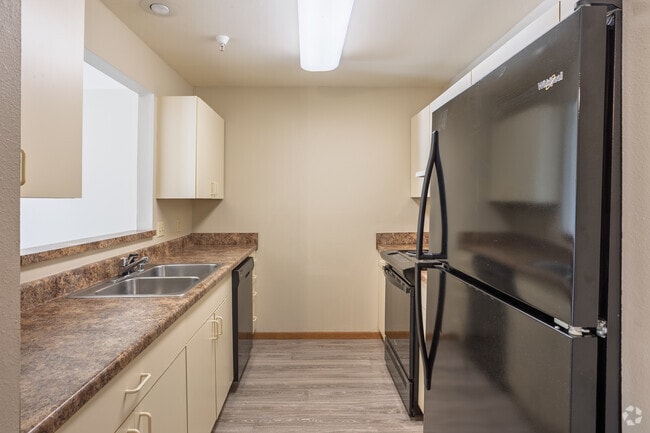 2BR, 1BA - 925SF - Kitchen - Applegate II