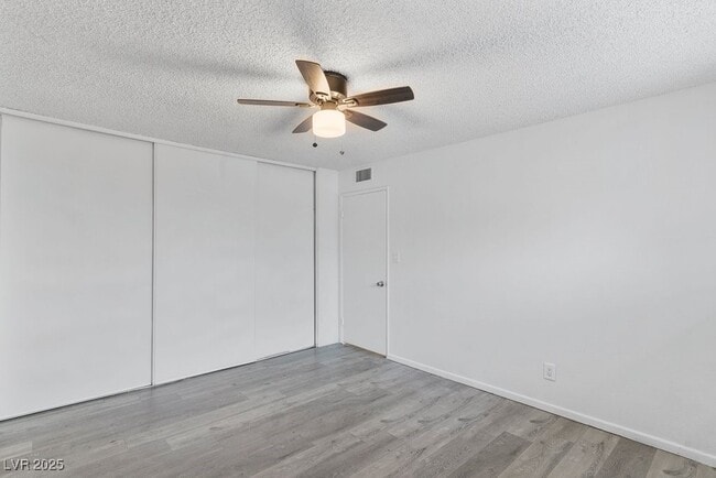 Building Photo - 350 E Desert Inn Rd Unit H205