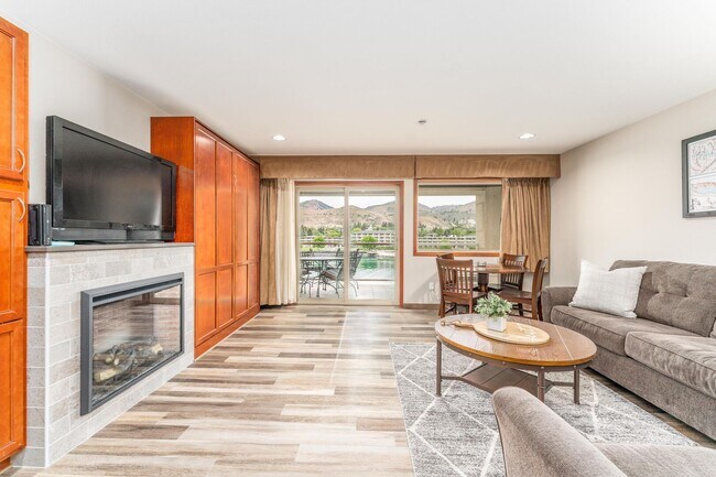 Photo - 322 W Woodin Ave