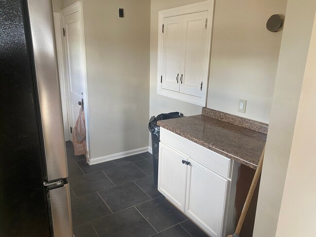 Photo - 5256 Warren Ave