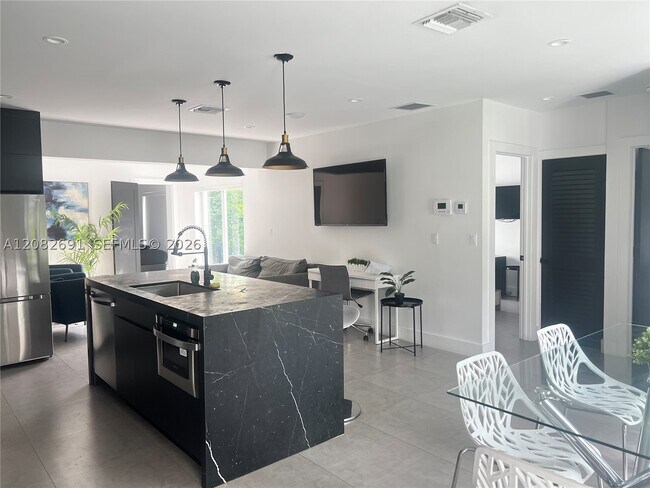 Photo - 15 NW 52nd St