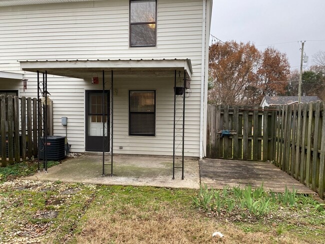 Photo - Updated townhouse close to lake