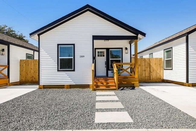 Photo - 1224 53rd St