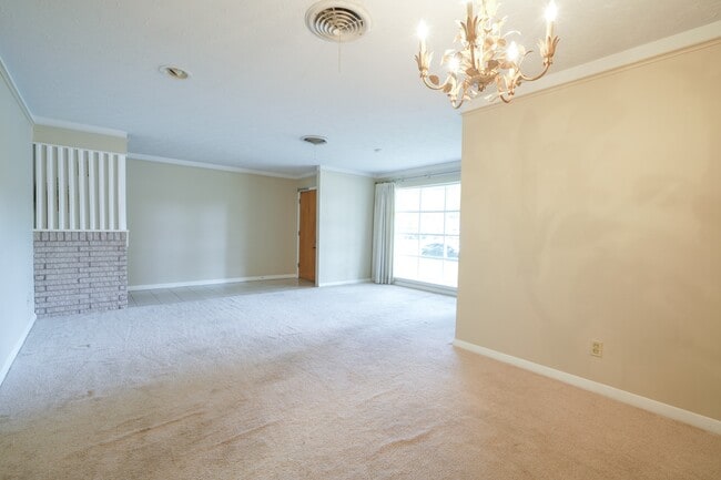 Photo - 1702 Ivie Lee St