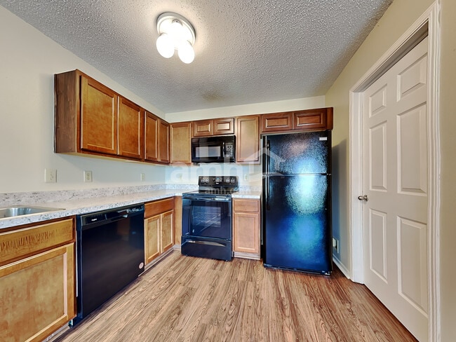 Photo - 106 Frostwood Ln