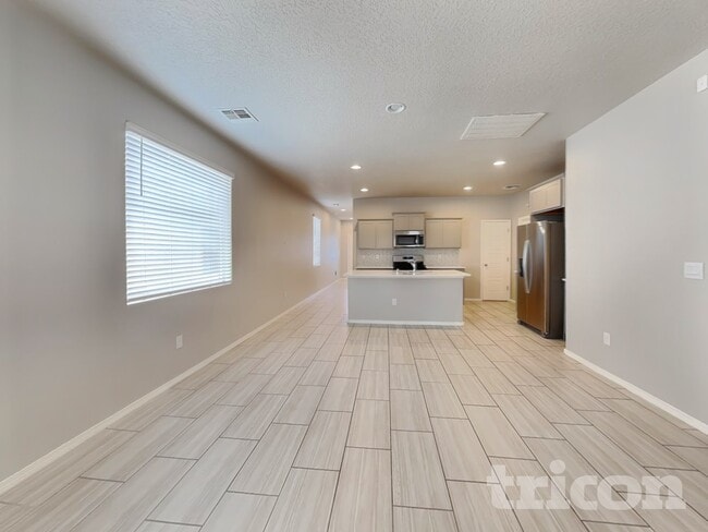Photo - 4872 Blackburn Rd NE