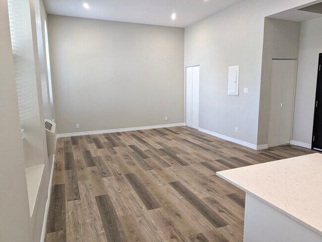 Photo - Beautifully Updated Studio Apartment in Downtown Sarnia! Unit 204