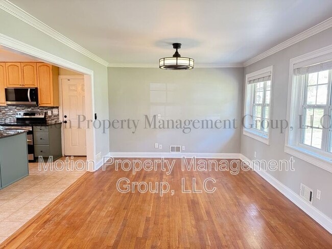 Photo - 2502 Little John Trail SE