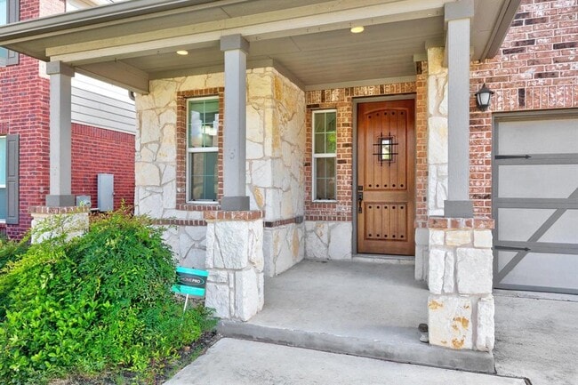 Photo - 528 Ayinger Ln