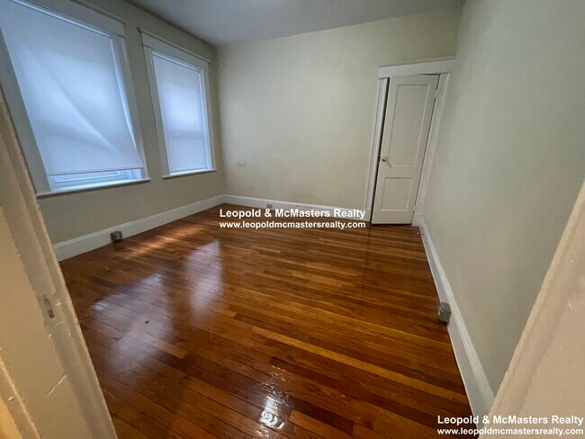 Photo - 8 Woodstock Ave