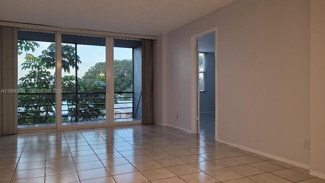 Photo - 120 Royal Pk Dr Unit 3B