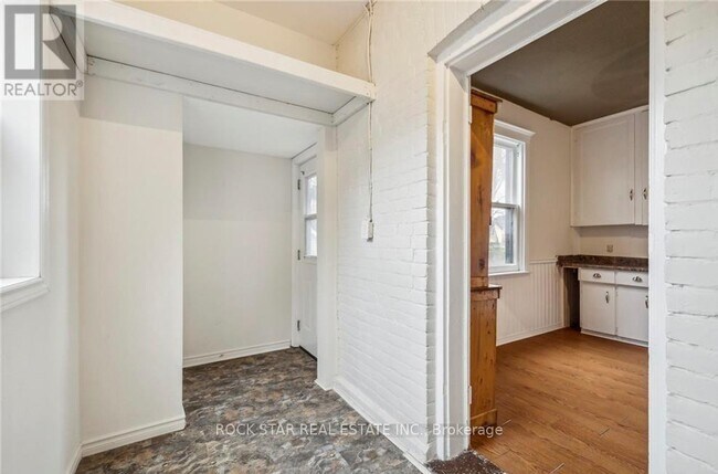 Photo - 51 Smith Ave Unité Main