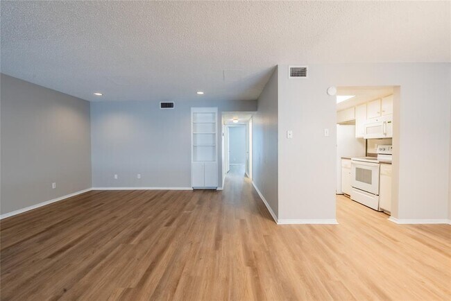 Photo - 2401 Leon St Unit 108