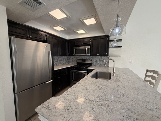 Photo - 43334 32nd St W