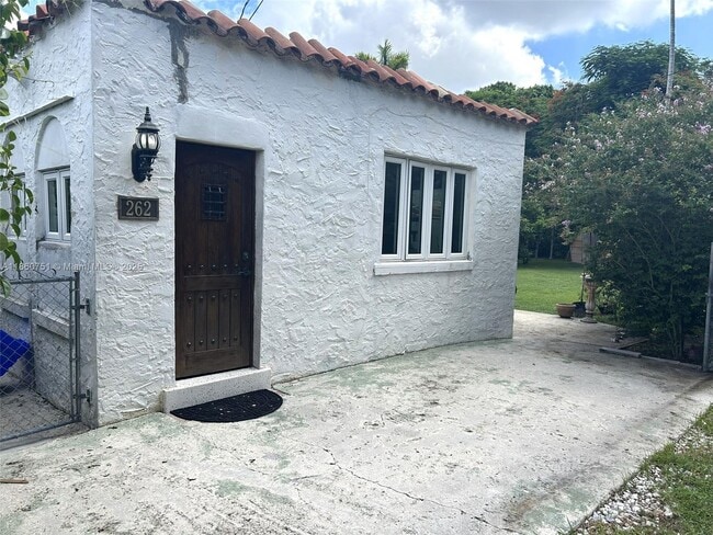 Building Photo - 262 NE 96th St Unit COTTAGE Rental