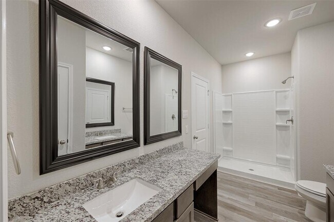 Photo - 15719 Cottonwood Dr