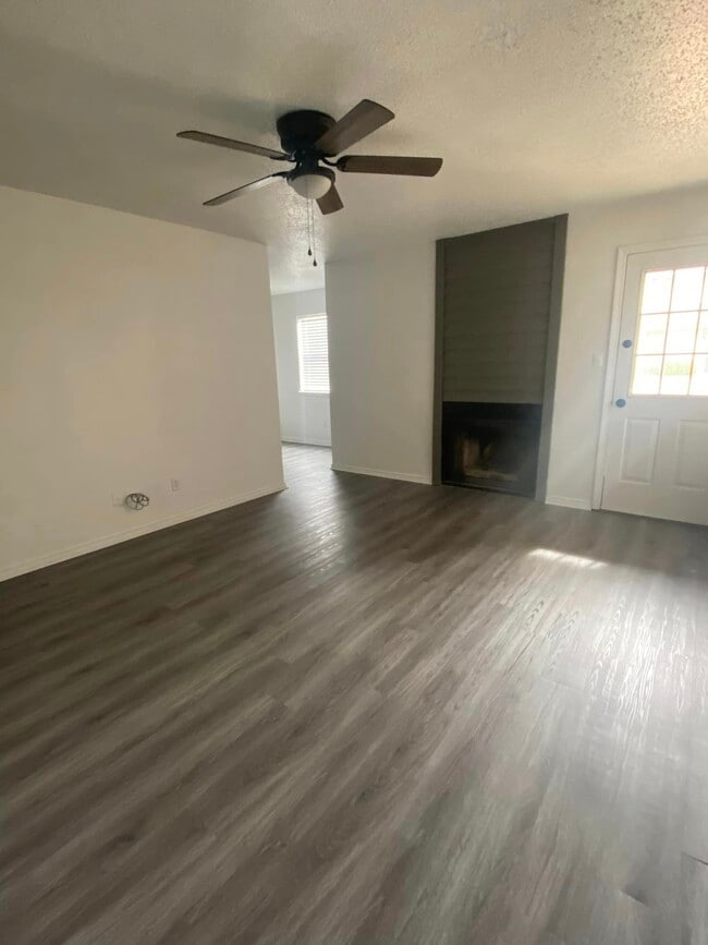 Photo - Glen Oaks Apartments