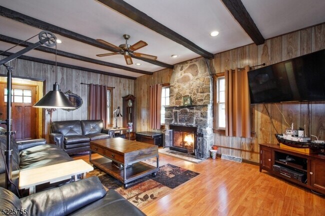 Photo - 137 Lakeview Ave