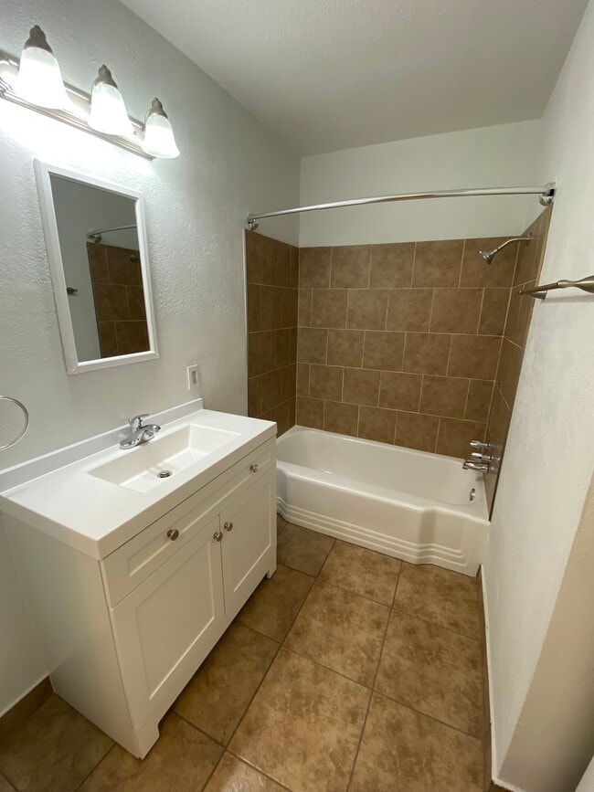 Bathroom - 3355 E Terrace Ave Unit 3355