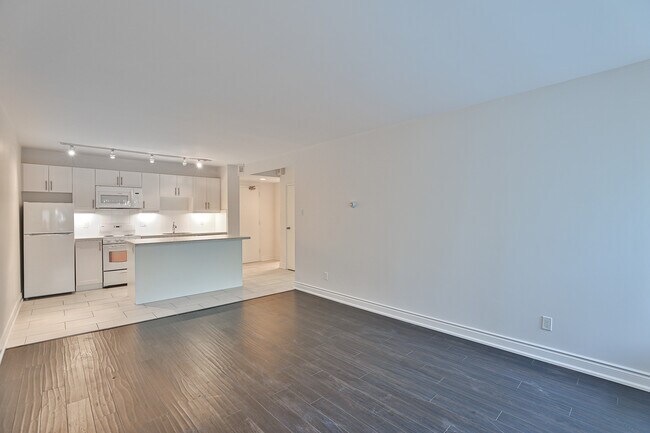 1-Bed Open Concept - 637SF