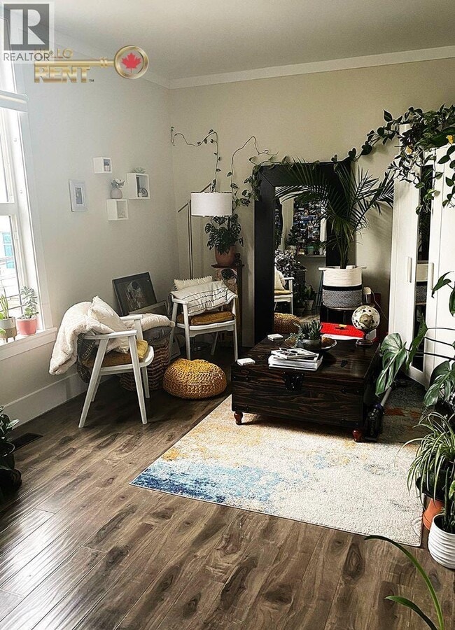 130 Lonsdale Ave Unit 101