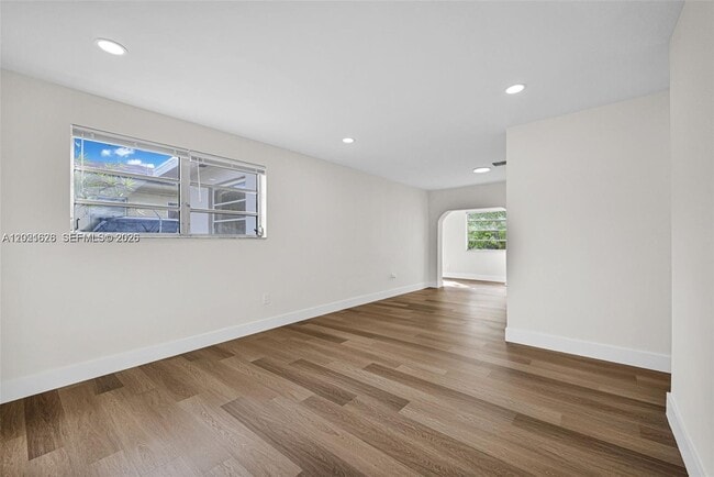 Photo - 11810 NE 14th Ave Unit 11810