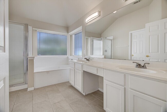 Building Photo - 21610 Emerald Ridge Cir