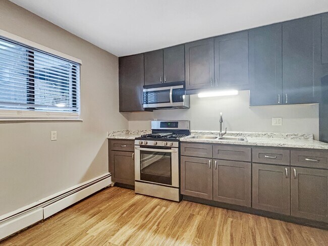 Photo - 1720 Porter St SW Unit 9