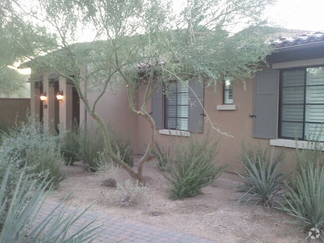 Building Photo - Stunning 3 Bed, 2 Bath Townhouse in DC Ranch Unit 1079