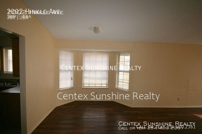 Photo - 2002 Hinkle Ave