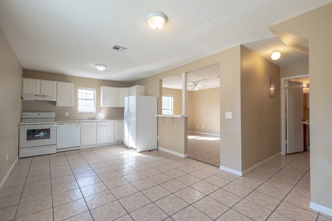 Photo - 7561 Windsor Oaks