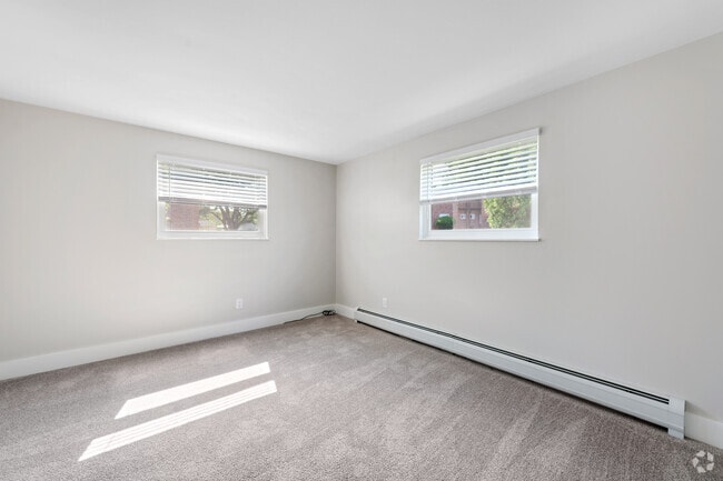 2BR, 1BA - 900SF - Primary Bedroom