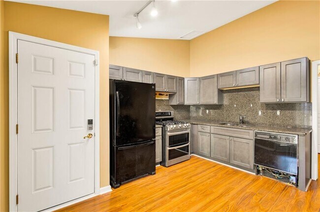 Photo - 2755 Janet St