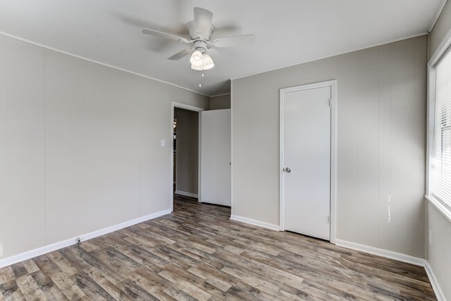Photo - 711 Cherokee Dr