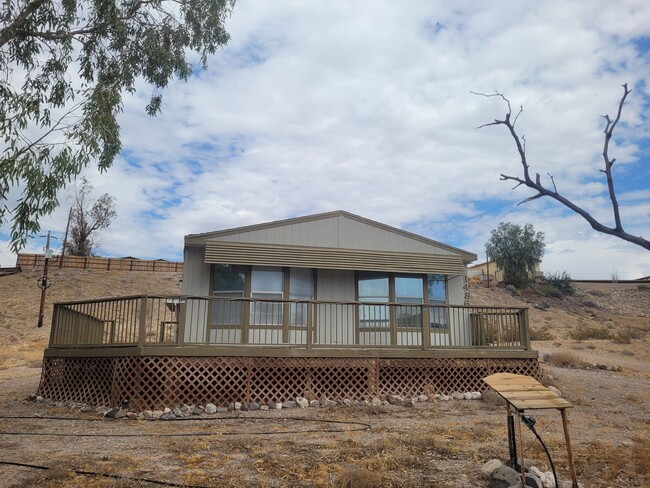 Building Photo - Renovated 3-Bedroom Oasis Near Colorado Ri... Rental