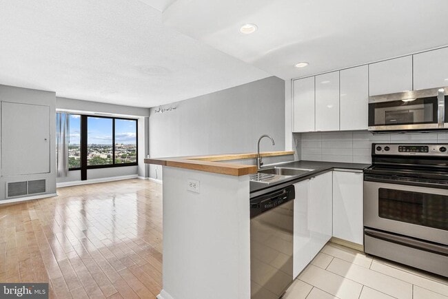 Building Photo - 2001 Hamilton St Unit 1827 Rental