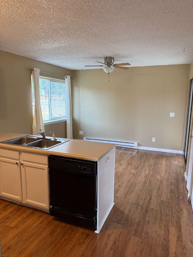 Newly Updated 2 Bedroom 1 Bath Condo Close to Downtown Elizabeth!