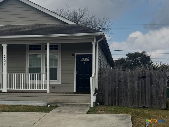 Building Photo - 203 Palmwood Dr