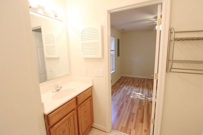 Photo - 351 Emerson Ln