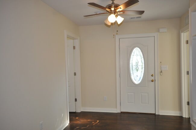 Photo - Now Pre-Leasing for Fall Semester 2026