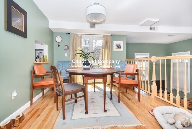 Building Photo - 2 Brewer St Unit FRNT 2a Rental