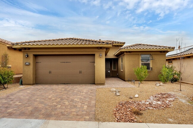 Building Photo - "Charming 3-Bed Oasis with 2 Baths in Henderson – 1716 Sq Ft of Comfort!"